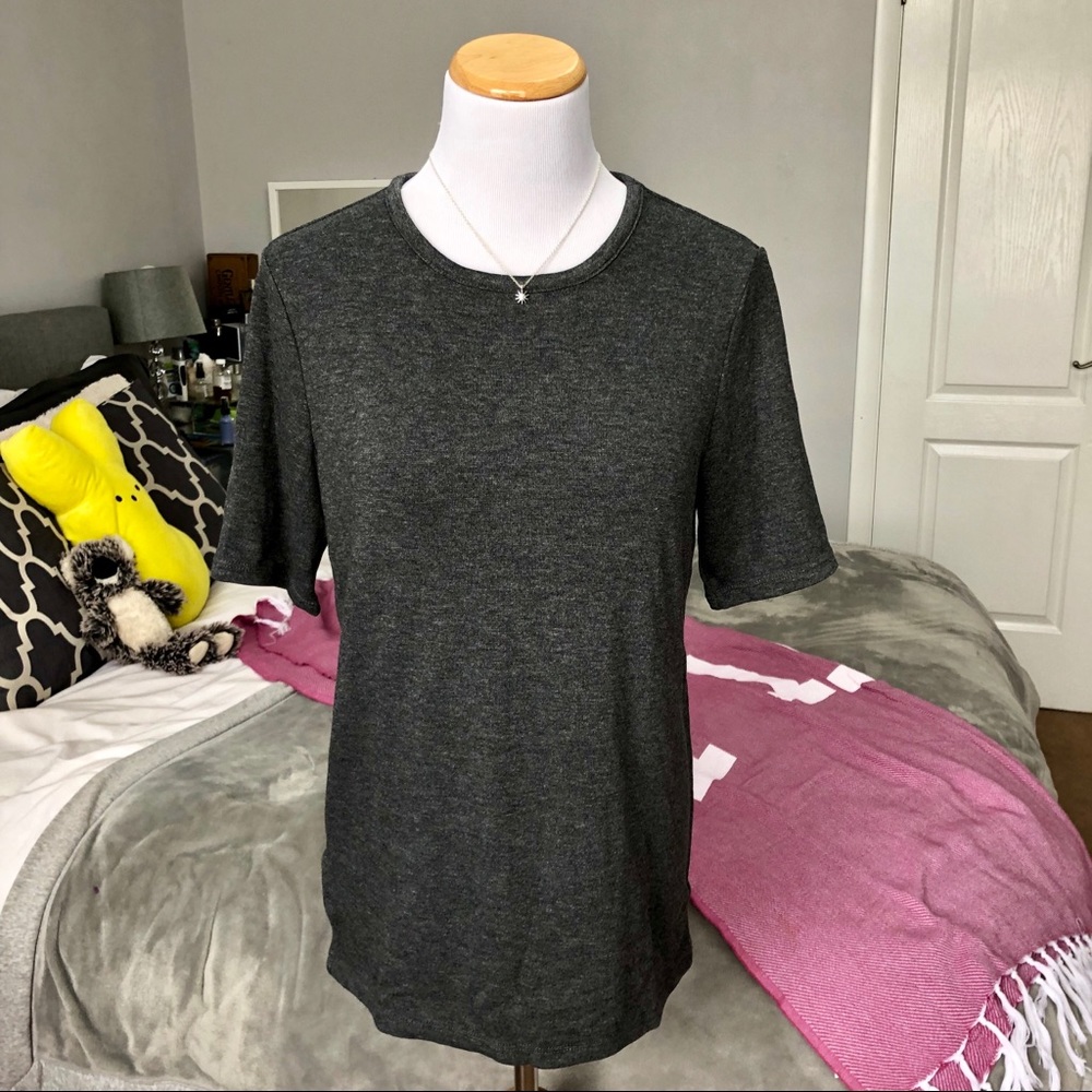 Ann Taylor Woman’s Short Sleeve Tee / Size M